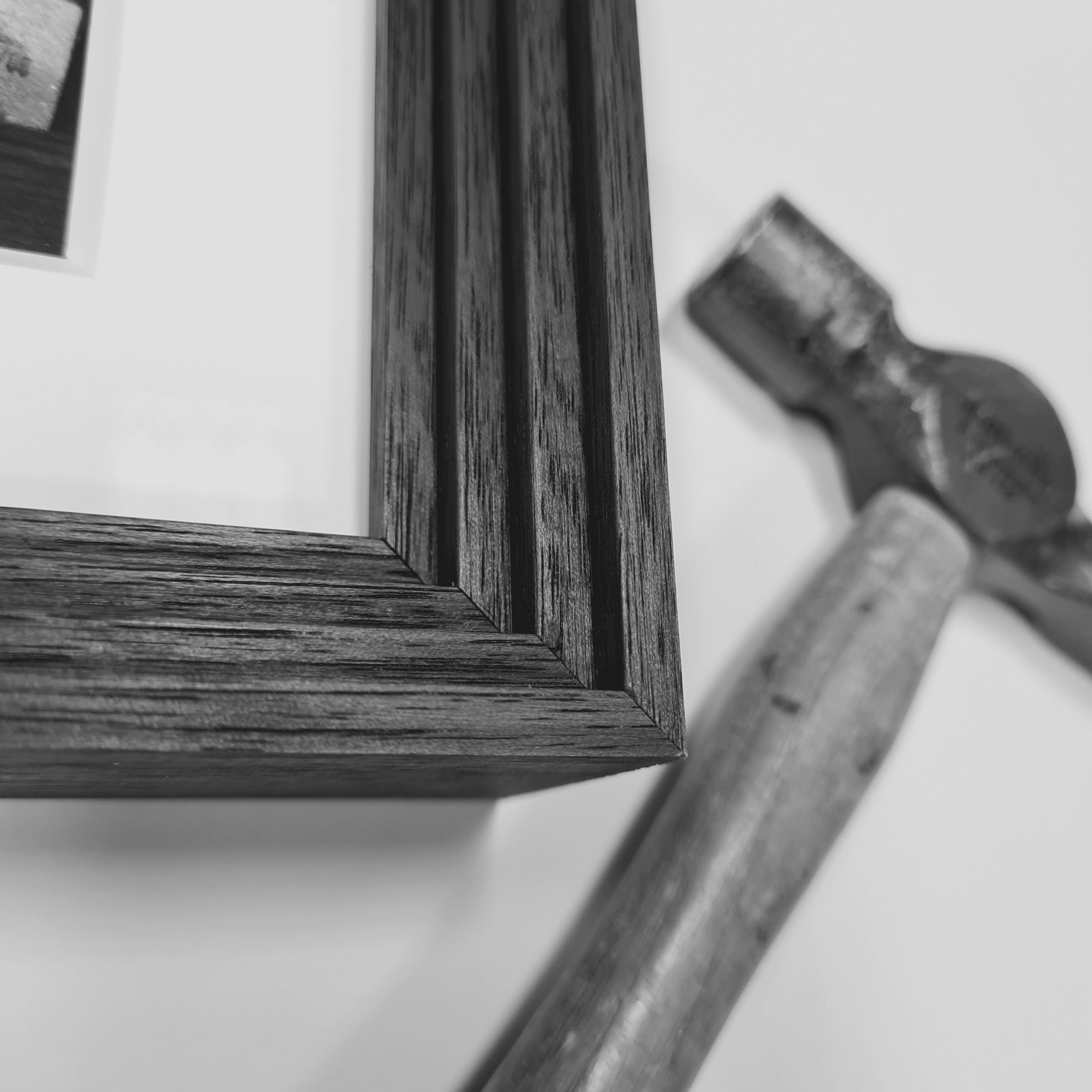 Trappstegsram med hammare. Trappstegsram med hammare.